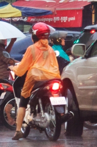 Scooter fahren bei Regen