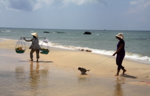 Früchteverkäuferinnen am Strand - Phu Quoc