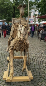 ein Pferd aus Treibholz